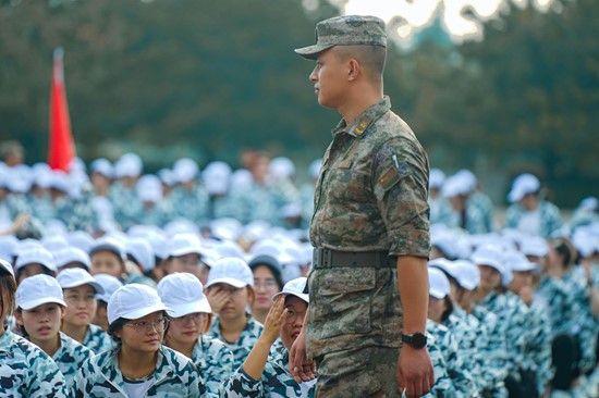 最新軍旅歌曲2024，軍歌嘹亮，情義永恒