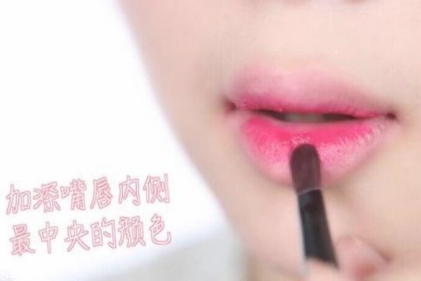 最新口紅涂法教程，輕松打造完美唇妝技巧